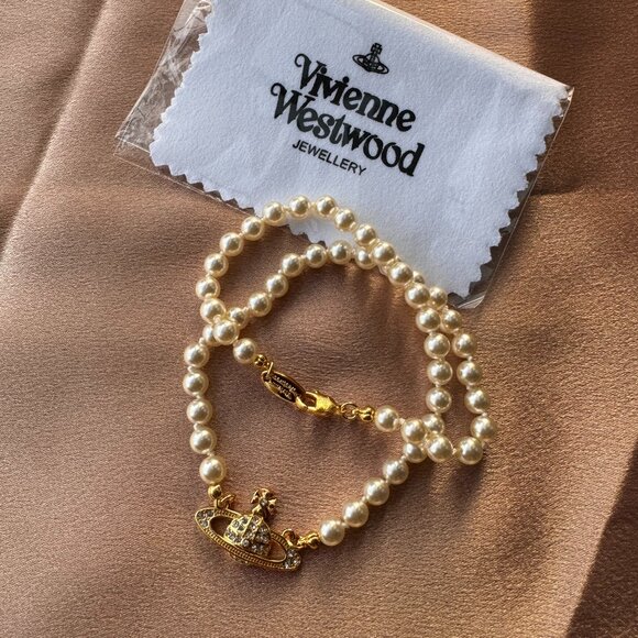 Super Cute Sparkly Gold Saturn Necklace - Picture 1 of 3